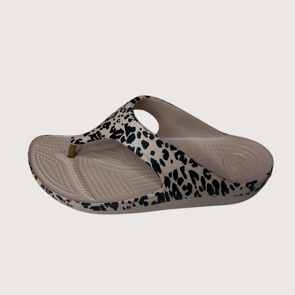 Crocs Sandals Women Sz 9 Leopard Kadee II Flip Flop Comfort Walking Animal Print - Picture 14 of 17